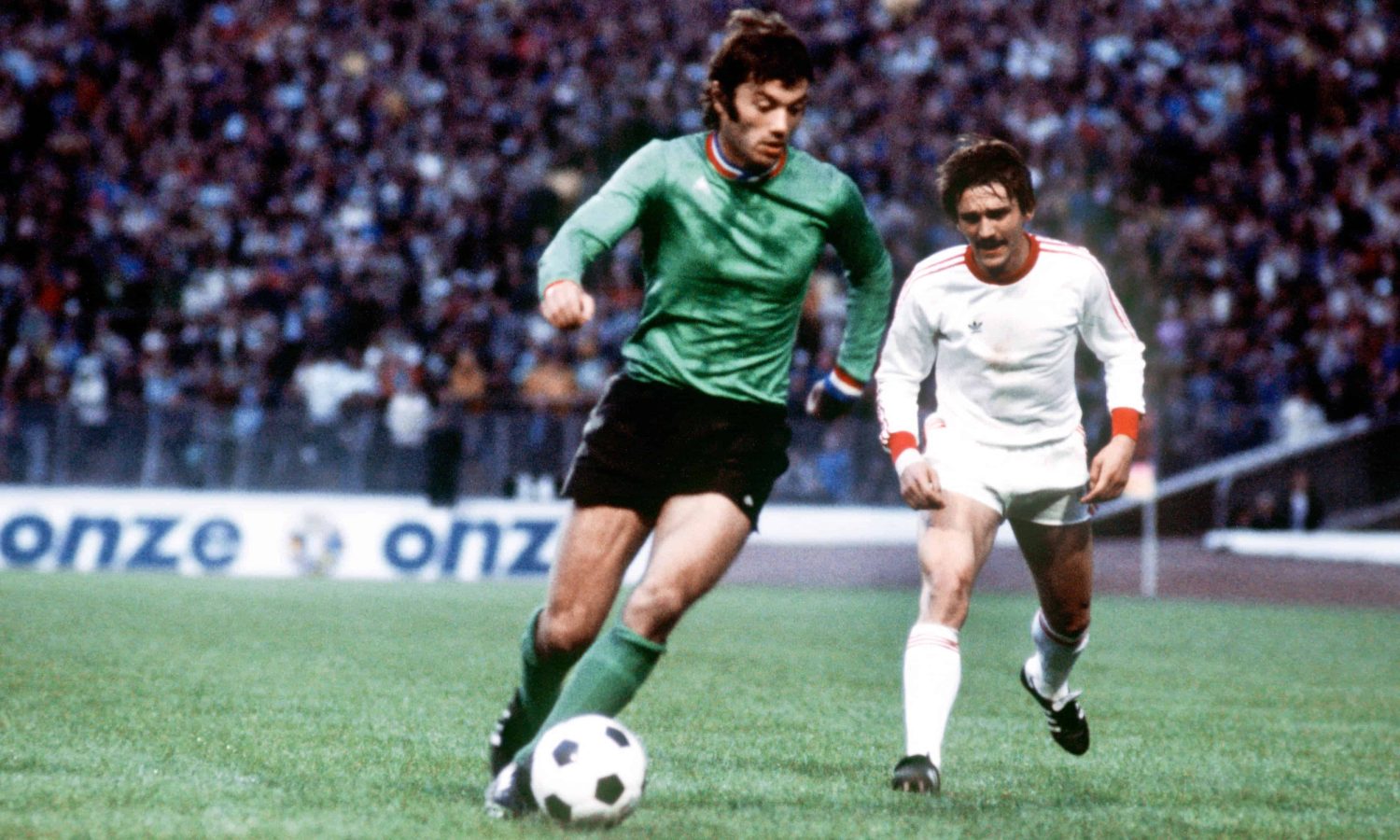 Jacques Santini of St Etienne during the European Cup Final between Saint Etienne and Bayern Munich at Hampden Park, Glasgow on 12th May 1976 Photo : PA Images / Icon Sport   - Photo by Icon Sport